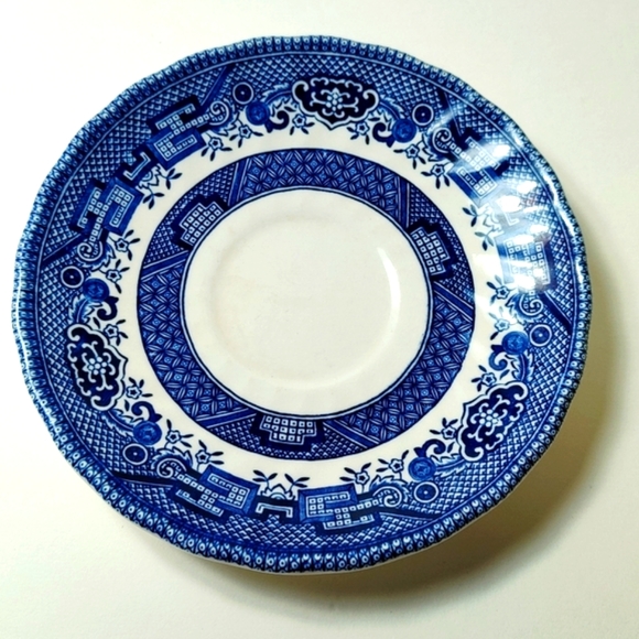 Vintage Blue Willow tea cup & saucer - Picture 7 of 8